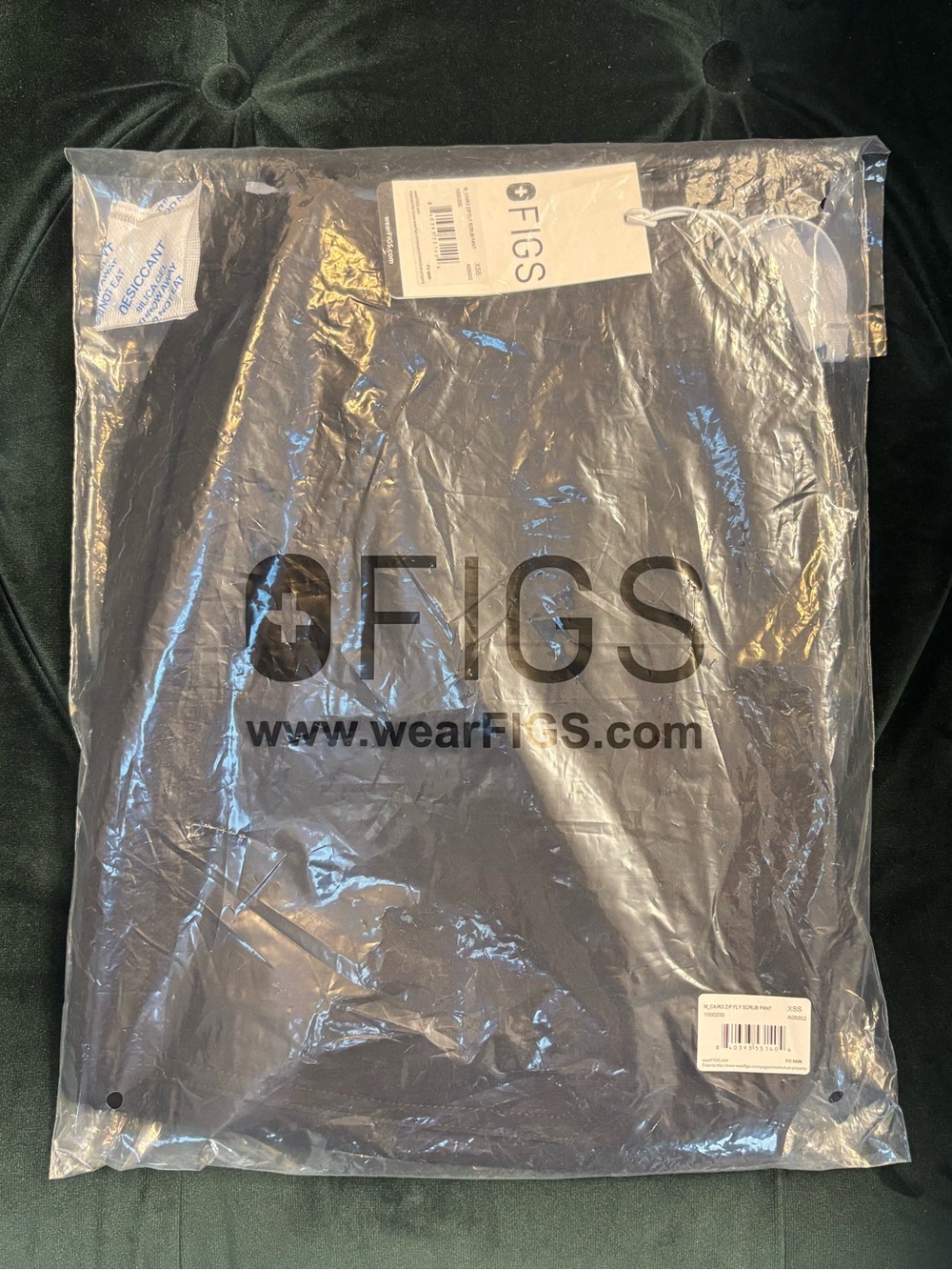 NWT FIGS Men's Black Cairo Straight Leg Zip Fly Scrub Pant - Short - Picture 2 of 13
